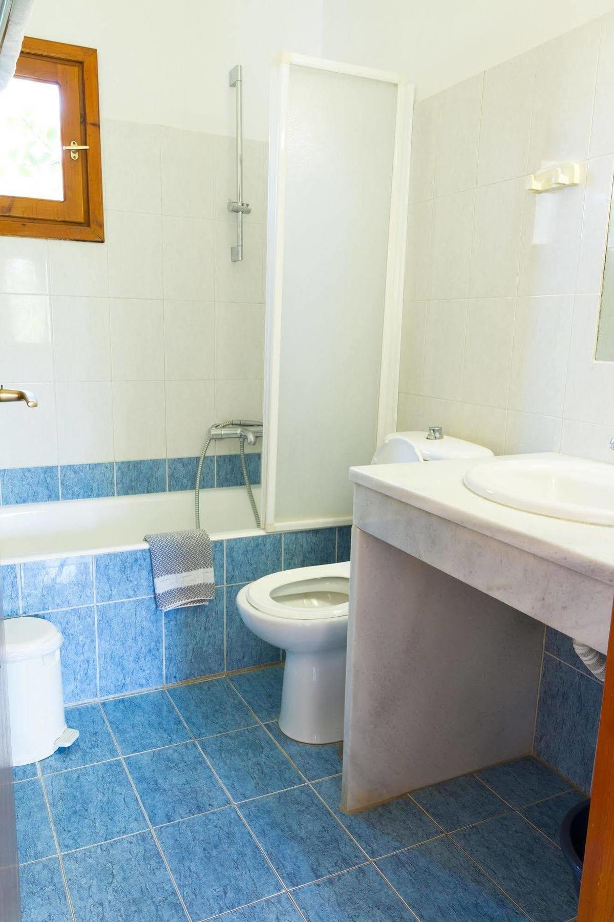 Ideal Hotel Kokkini Hani Bagian luar foto