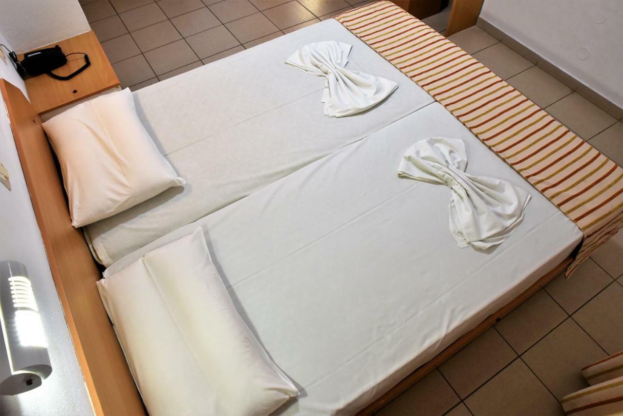 Ideal Hotel Kokkini Hani Bagian luar foto