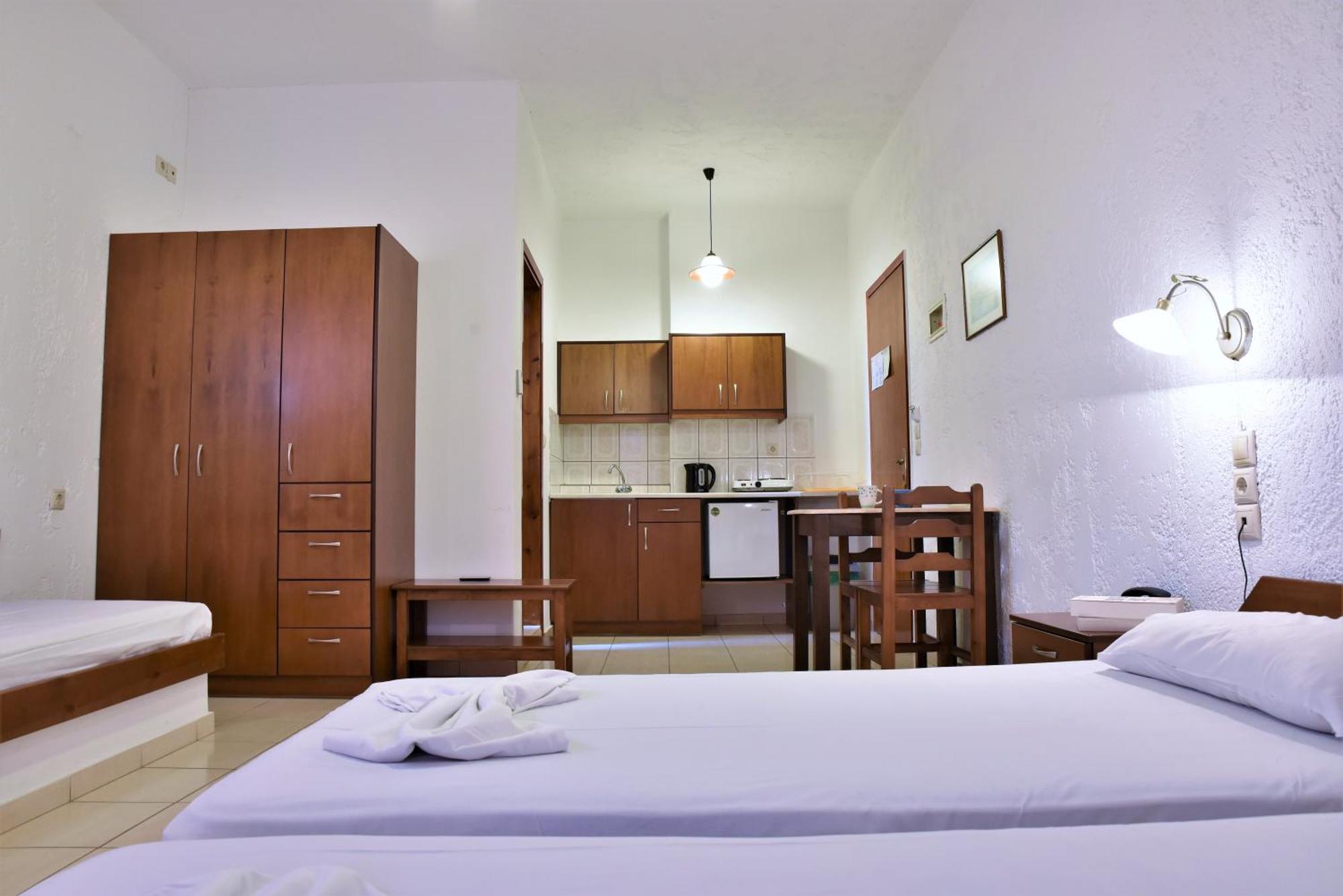 Ideal Hotel Kokkini Hani Bagian luar foto